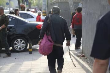 一位父親哭訴：辛苦供兒子上了大學，畢業後卻混得不如一個中專生