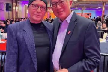 尊龍近況曝光，眉毛花白小肚子明顯，69歲依舊精氣神十足