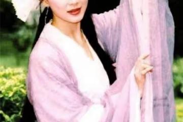 56歲蕭薔狀態真好,碎花紗裙秀「玉女腿」,真不愧是台灣第一美女