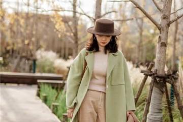 奔三奔四女人冬季別亂穿，不如學學戚薇這樣穿，減齡保暖兩不誤