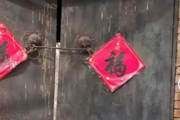 小時候父母吵架,我媽哭著走了,到太陽落山都沒回來,我跑了五里地,在姥姥大門前看到的那一幕,讓我至今都無法忘懷。