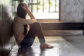 我嫁給了一個提著腦袋下井的礦工，卻不知他還有一個神秘的繼父
