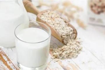 燕麥奶和牛奶有什麼區別?燕麥奶能替代牛奶補鈣嗎?
