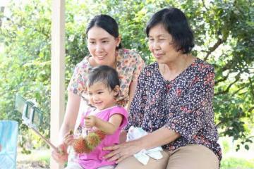 老伴走後我住兒子家幫忙帶孫，今天去接孫子突然暴雨「爺孫倆都淋濕」媳婦把我罵得狗血淋頭！ 我才想起「老婆臨終前的話」於是照她的話做了一個決定... #從此變幸福😎