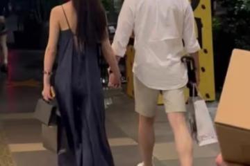 汪小菲帶未婚妻在大S家樓下購物，陪未婚妻買多件名貴禮物