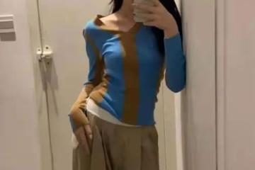 星二代合體!汪峰閨女小蘋果穿衣時髦,李嫣用頭髮遮臉像王菲