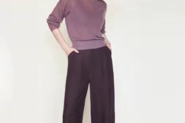 55歲王菲不服老,穿紫色針織裙亮相,老也老的高貴優雅