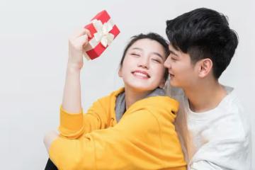 不管嫁給誰,想要過得幸福,就要遵循「愛情三角論」
