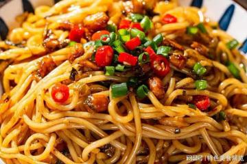 米粉絕絕子的解饞吃法，搭配豬肉末拌一拌，味美又飽腹，嘎嘎好吃