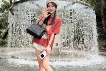 「闊太」李念近照曝光,扎雙馬尾打扮少女,身材纖瘦不像三娃辣媽