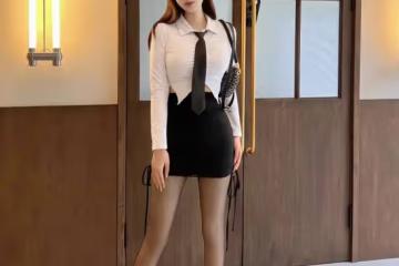 職場女性的優雅穿搭：白色襯衫+黑色包臀裙+黑色高跟鞋