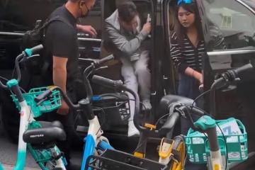 胡歌上街給老婆黃曦寧買包子，下車後步伐輕快心情超好