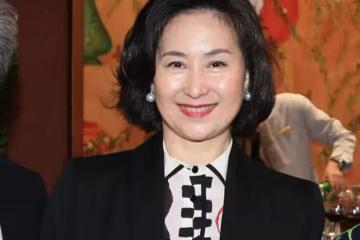 賭王之女何超瓊樸素考察行，網友盛讚其低調與內涵