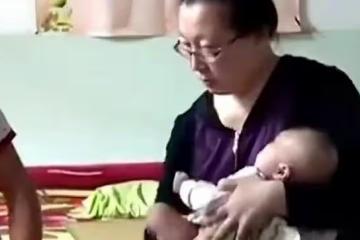 3孩媽媽出軌網友並生下一個孩子,勸丈夫接受:做人糊塗一點兒好