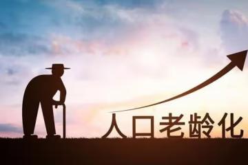 56歲大姐坦言:乾了這麼多年保姆,我們最不願意伺候的是這種老人