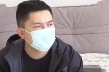 27歲小伙被繼父養大,因繼父不給買房他竟要找生父,母親:不感恩