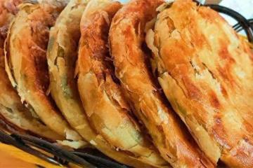 教你做香酥蔥油餅，外皮酥脆，內里柔軟多層，咬一口直掉渣