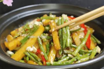 記住這個神搭配,立夏前這菜先吃起來!三兩下就炒一盤,挑動好食慾、超下飯