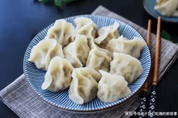 煮餃子時：蓋蓋煮還是不蓋蓋煮？區別老大了，難怪餃子老破皮
