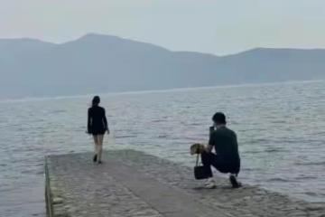好浪漫!張馨予夫婦甜蜜出遊,何捷化身專屬攝影師為老婆拍美照