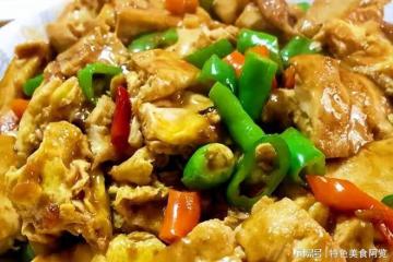 99%的人都喜歡的雞蛋炒豆腐，解饞嫩香又下飯，被誇爆的家常菜