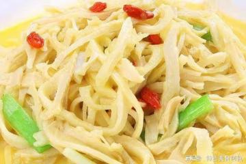 土雞絕絕子的解饞吃法，搭配三筍炒一炒，鮮味十足，下飯又滋補