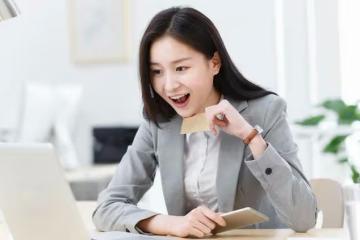 故事旅行途中，意外結識了大我十歲的女人，她的熱情我難以抵擋