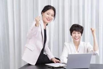 潘姐最近心裡堵得慌，只因兒媳剝奪了她看孫子的權利 讓親家母看