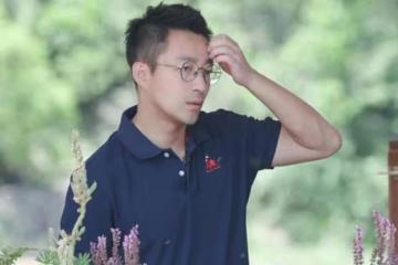 汪小菲應訴後顯憔悴,東北角海邊回憶引髮網友共鳴