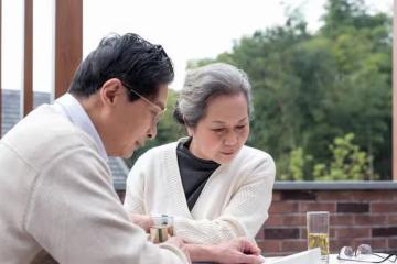 老人再婚半年就離婚,53歲阿姨:他的要求太過分,我沒法接受