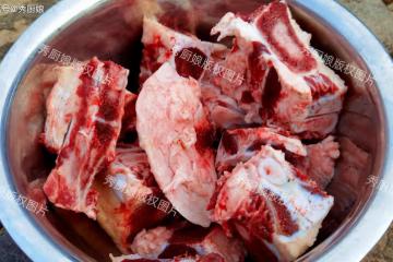 春天，少吃豬肉多吃它，比牛肉便宜，比雞肉鮮美，隨手一燉真香！