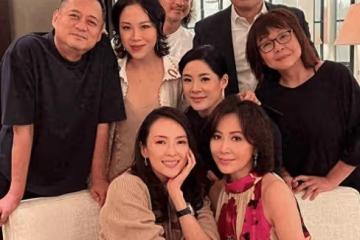 劉嘉玲在府邸為章子怡慶生,不時地交談、碰杯,展現出深厚的友情
