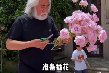 會玩浪漫：張紀中送幾千朵玫瑰花給杜星霖慶生，現場親吻害羞甜蜜
