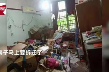 父親去世前為殘疾妻兒藏50萬現金,角落裡30個報紙包讓人心酸不已