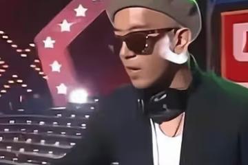 具俊曄演唱會人氣吃癟，現場僅收到四個花籃，其中三個S家送的