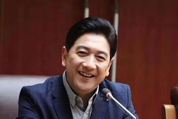 央視水均益：曾遭全網謾罵滾出主持界，如今退圈後的生活咋樣？