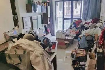 一家六口擠在一個62平,夫妻正常生活都沒有,只有偷摸去酒店