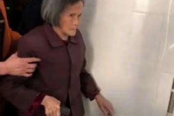92歲爺爺病重,93歲奶奶決定放棄治療接其回家,最後一句話破防了