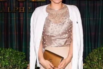 42歲郭晶晶「不節儉」了，她終於活成了真正的「豪門貴婦」