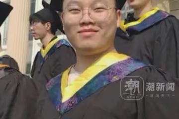 小伙大學畢業最多一天打四份工，三年攢下13萬，為父親支付手術費