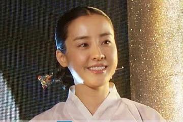 她25歲走紅，30歲嫁入豪門，40歲離婚成單親媽媽，如今44歲怎樣了？