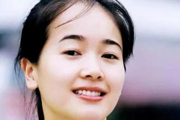 如今證明,再多的名和利都挽救不了「風流成性」的左小青了!