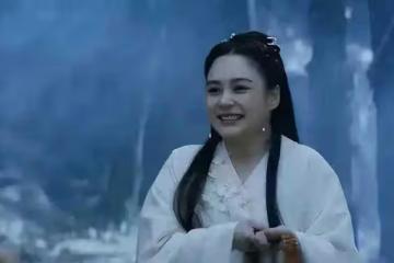 吃瓜！阿嬌新片大尺度秀身材，袒胸又漏乳，活生生成了擦邊神劇