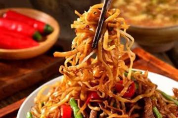 愛上美食，如何做豆角燜面更好吃呢？