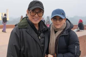 李連杰帶利智禮佛，62歲利智狀態好，手戴佛珠重回顏值巔峰