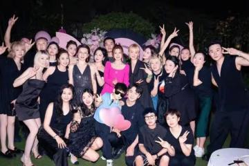 陳妍希40歲生日陳曉兒子甜蜜陪伴!她穿粉色好嫩啊,兒子大出風頭