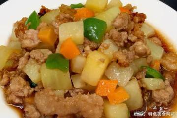 手殘黨福音來了，深扒肉末燜土豆的簡單做法，葷素味美，嘎嘎好吃