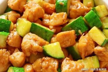 雞肉絕絕子的下飯做法，搭配黃瓜炒一炒，嫩鮮又營養，風味嘎嘎棒
