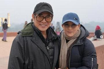 李連杰利智合體秀恩愛,62歲利智自然老去,賺20億也不懂得享受