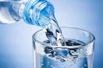 礦泉水過期了可以喝嗎？瓶裝水也有保質期！喝了過期的水有事嗎？